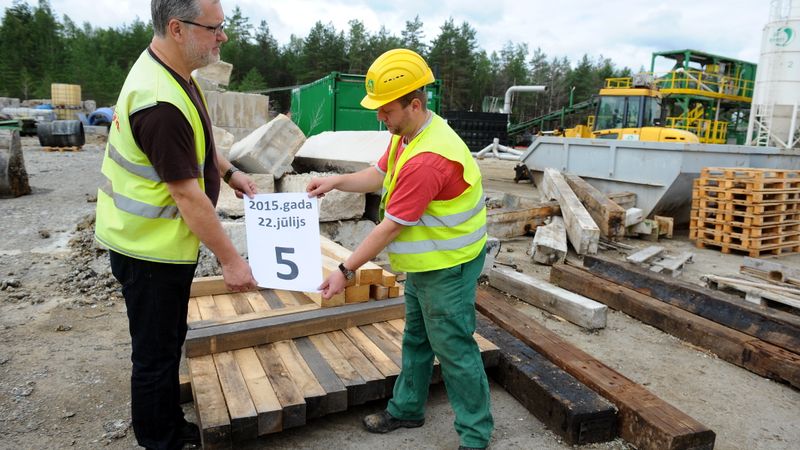 Papildināta - FOTO: VVD inventarizācija Inčukalna sērskābā gudrona dīķu objektā