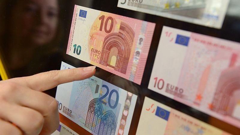 ECB: Aizdevumu izsniegšana eirozonas uzņēmumiem saglabājas vāja