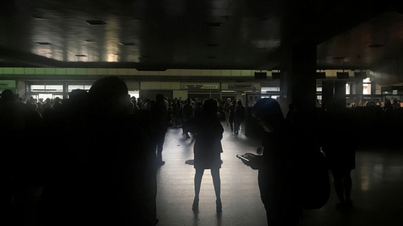 FOTO: Venecuēla atkal tumsā