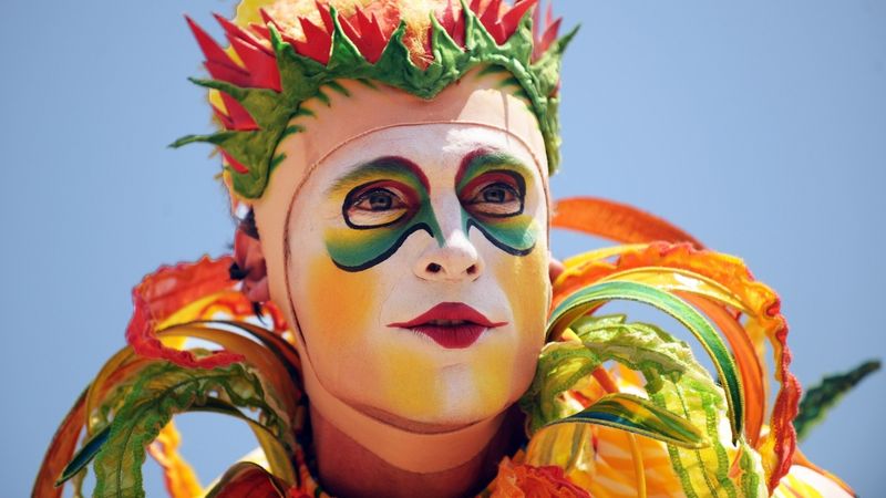 Par marihuānas audzēšanu aizturēts Cirque du Soleil dibinātājs