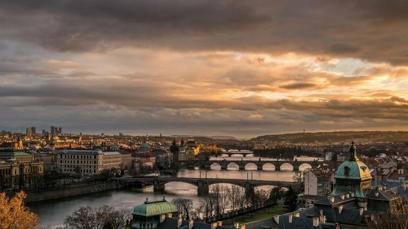 Čehija atcēlusi visus ar Covid-19 saistītos ierobežojumus ieceļotājiem no ES valstīm
