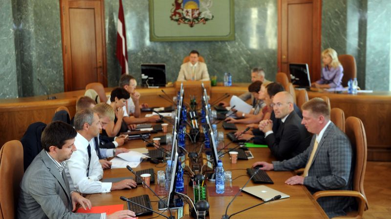 Piedāvā nodevu ceļiem, dārgāk var nākties maksāt par neveselīgu pārtiku un autogāzi