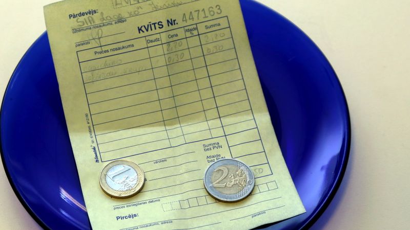 Gan bei lietā aizdomās turamie nepiekrīt izņemtajām summām