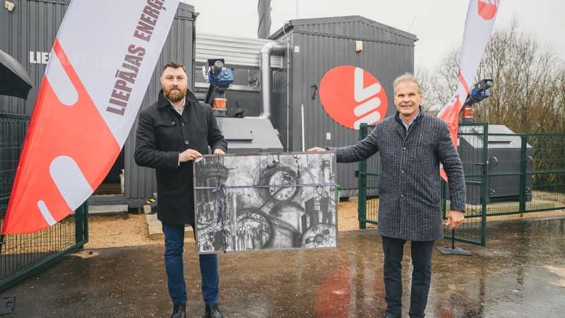 Priekulē atklāj jaunu un videi draudzīgu šķeldas katlumāju