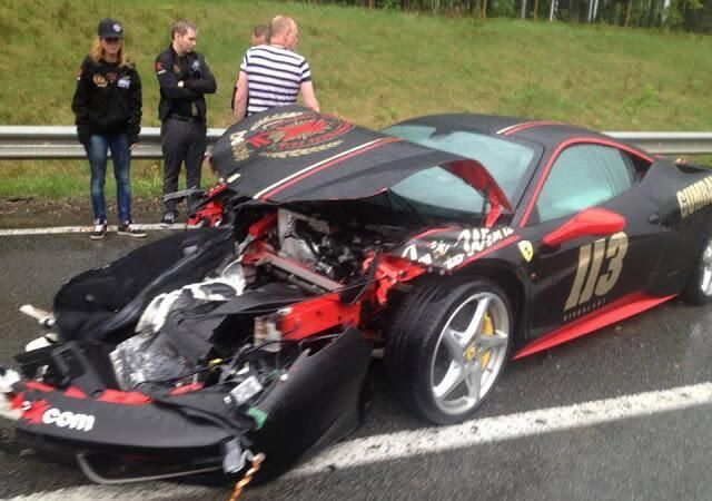 Viens no Gumball 3000 auto jau cietis avārijā pie Saulkrastiem