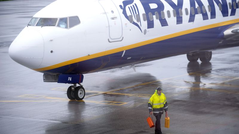 Ryanair sola labot savu slikto tēlu