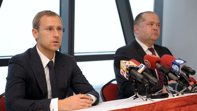 Papildināts - Zolitūdes traģēdijas cietušo prasība vērsta pret Maxima Latvija, Re&Re, Tineo, Homburg Zolitūde un Rīgas domi