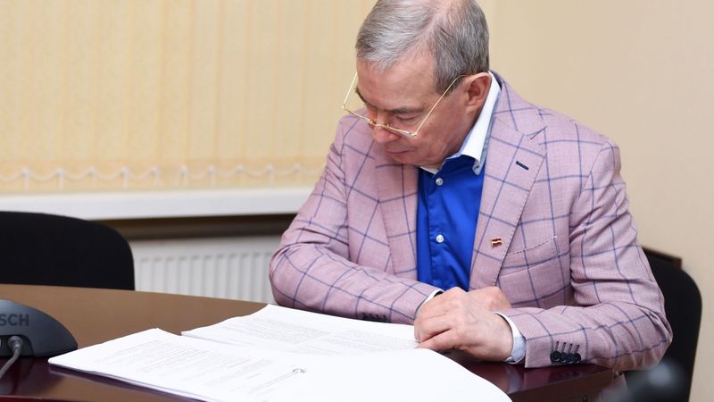 ĀM brīdina bankas par sadarbības risku ar Lembergu un Ventspils brīvostas pārvaldi