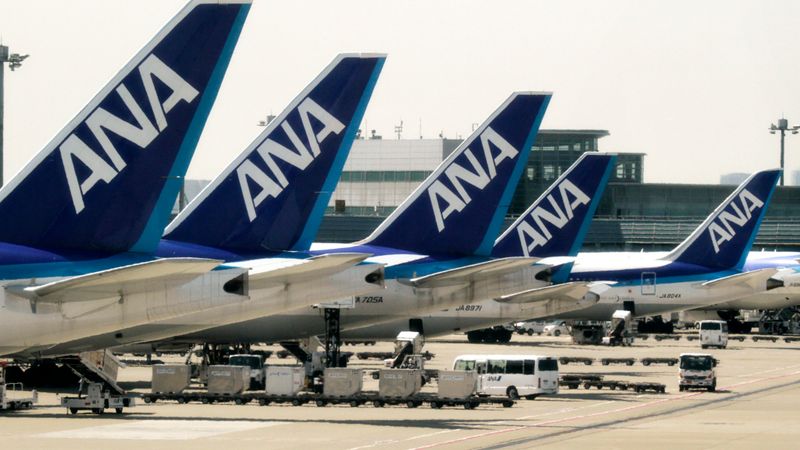 Japānas aviokompānija martā atcels simtiem Dreamliner lidojumu