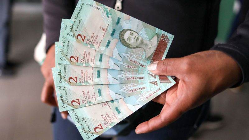Venecuēla par 96% devalvē bolivāru