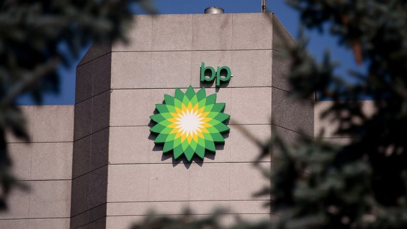 BP paziņo par aiziešanu no Rosņeftj