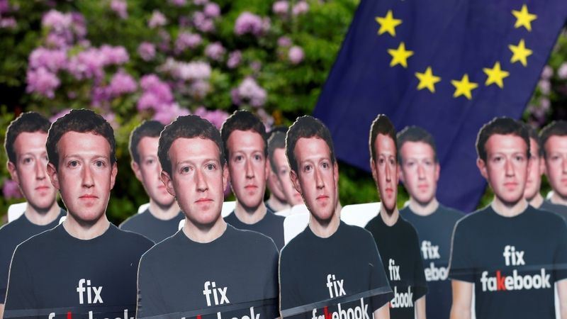Zakerbergs Eiropas Parlamenta deputātiem sola izmaiņas Facebook