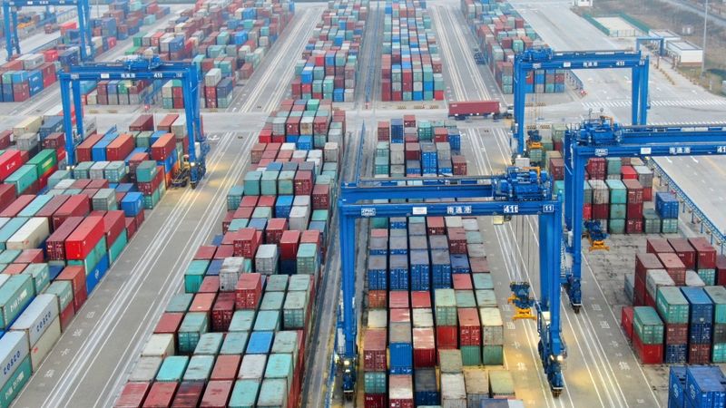 ASV un Ķīna paraksta "pirmās fāzes" tirdzniecības vienošanos