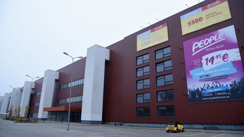FOTO: Rīgā top jauns tirdzniecības centrs