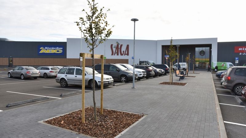 FOTO: Covid-19 otrajā vilnī Rīgu papildina jauns tirdzniecības centrs