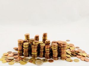 Deficīts mazāks par plānoto, parāds aug