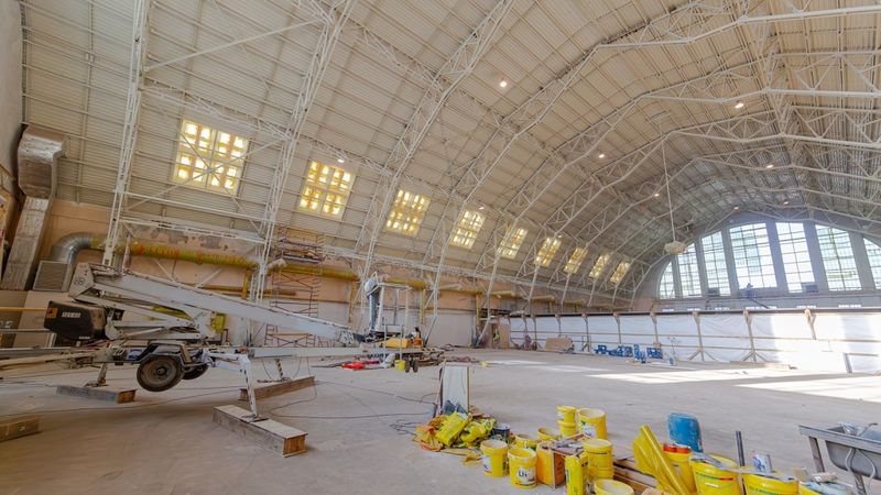 FOTO: Pēc 100 gadiem atjauno Rīgas Centrāltirgus Sakņu paviljona konstrukcijas