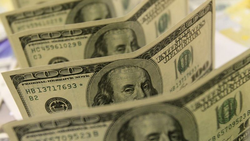 Investori steidz ieguldīt dolāros