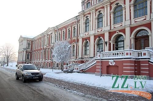 Caune atkārtoti ignorē ceļa zīmes; draud 30 Ls sods