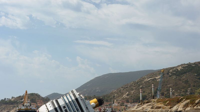 Costa Concordia «kapteiņa gļēvuļa» tiesāšana atlikta līdz 17. jūlijam