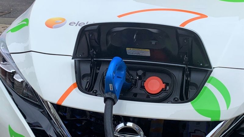 Sāk palielināties elektromobiļu uzlāžu skaits