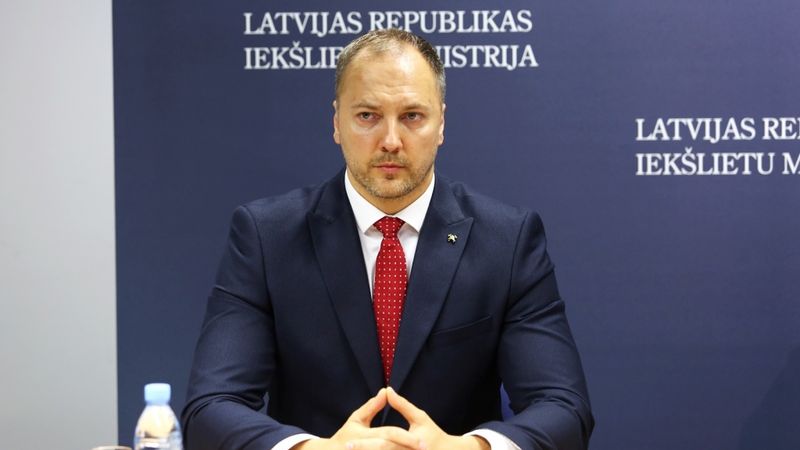 Rosinās atcelt komandantstundu