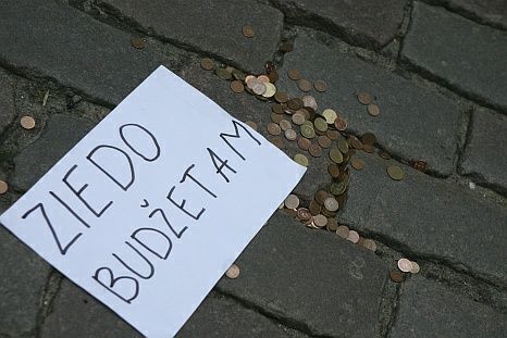 Rosina palielināt PVN, minimālo algu un neapliekamo minimumu