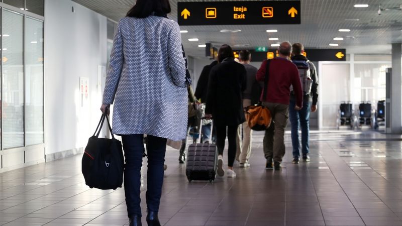 Ziņošanas slieksnis var likt migrēt turīgajiem