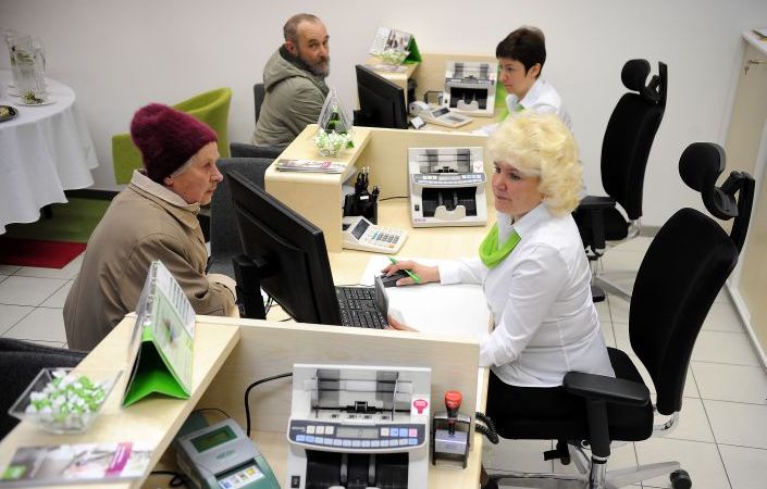 FKTK: Banku cīņa ar filiāļu zaudējumiem sakrīt ar eiro ieviešanu, tādēļ tiek uzskatīts, ka cenas ceļ uz eiro ieviešanas rēķina