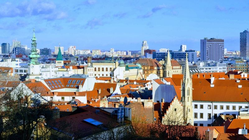 Slovākija pagarina ārkārtējo stāvokli, aizliedz ārzemju ceļojumus