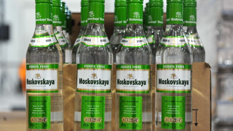 Nīderlandes tiesa: Stolichnaya un Moskovskaya degvīnu zīmoli pieder Krievijai