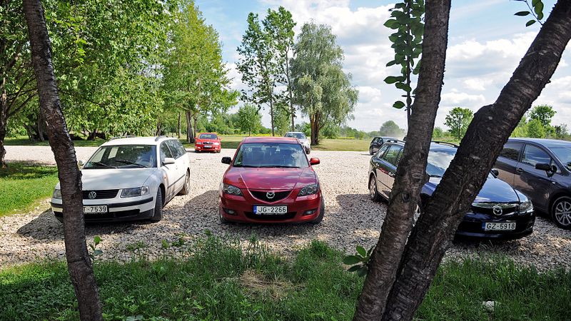 Kamēr zemi Lucavsalā nevar izsolīt, būs stāvparks