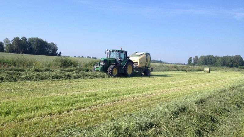 Alfa agro  par 715 tūkstošiem eiro iegādāsies lucernas granulu uzglabāšanas torņus