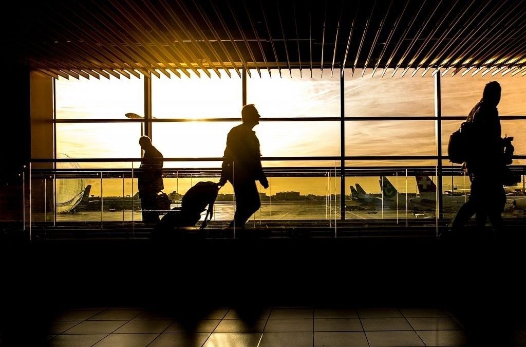 Kontrabandas balonu draudu dēļ vairākas stundas pārtraukti reisi Viļņas lidostā