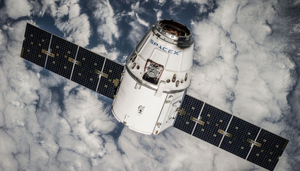 Desmitiem SpaceX interneta satelītu izsit no orbītas ģeomagnētiska vētra