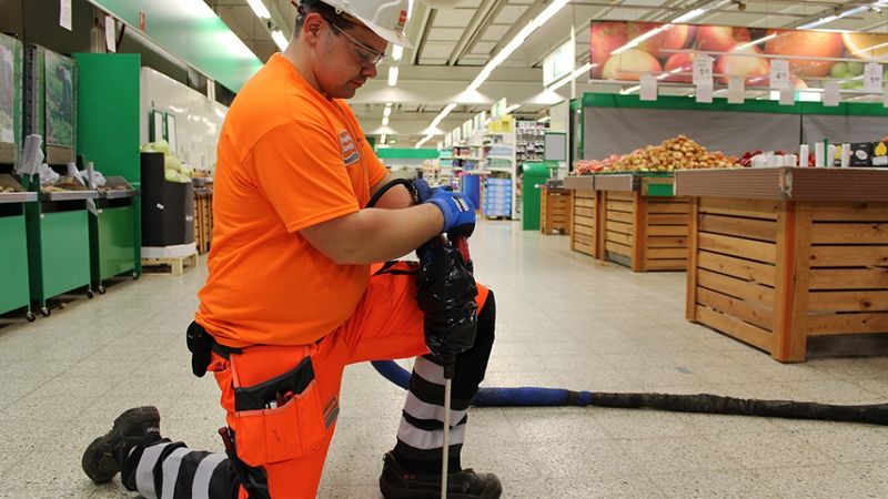 Dīkstāve izmaksā vairāk nekā remonts. Kā apturēt ēku iegrimšanu netraucējot biznesam