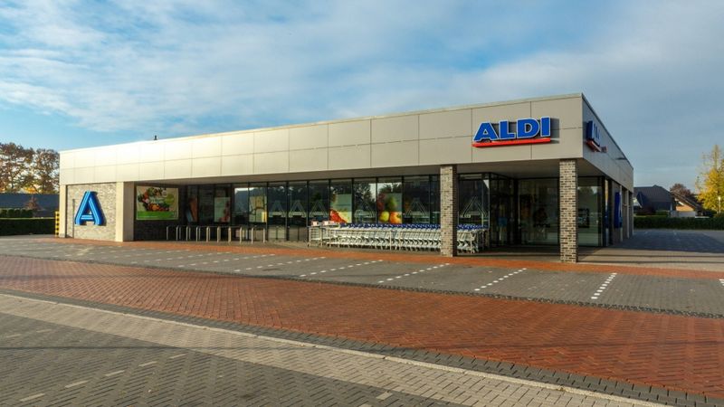 Aldi atver pirmos veikalus Ķīnā