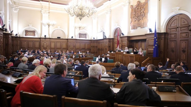 Ņemot vērā rekomendācijas strādāt attālināti, parlaments atsāks darbu e-Saeimā