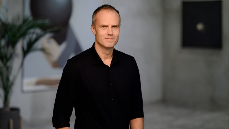 Apollo Group nostiprina pozīcijas un sper soli biržas virzienā
