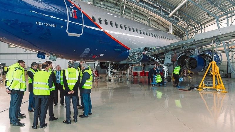 AviaTechService ķēries pie gaisa kuģa SSJ-100