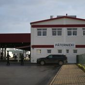 Rosinās apturēt Latvijas - Baltkrievijas robežšķērsošanas vietas Pāternieki darbību
