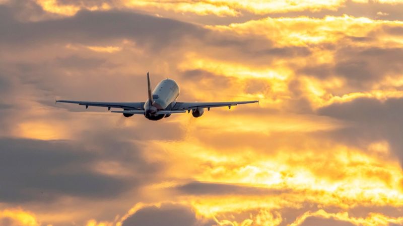 Aviācijas nozarē brīdina par maksātnespējas draudiem privātajā sektorā