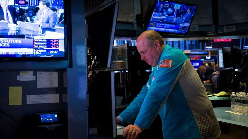Eiropas biržu indeksi krītas pēc nelabvēlīgiem eirozonas ekonomikas datiem