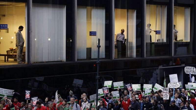 Occupy Wall Street divu gadu jubileju nosvinējusi ar protestiem pie Ņujorkas biržas