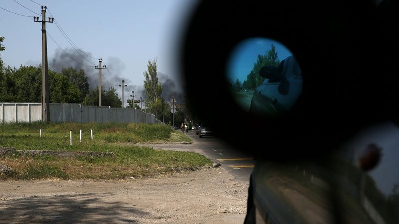 Ukrainas armija uzbrūk separātistu pārņemtajai Doņeckas lidostai