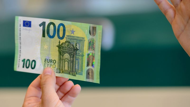 Valsts kasei būs tiesības klientam lūgt detalizētu informāciju par viņa darījumiem