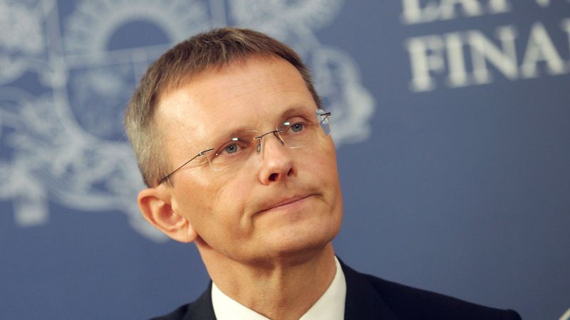 Finanšu ministrs aicina sākt publisku diskusiju, vai Latvijā celt nodokļus