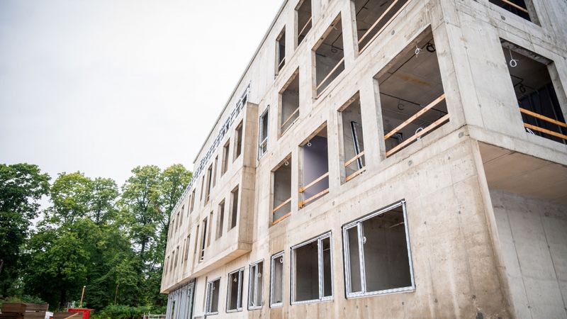 RSU farmācijas studiju un zinātnes kompleksam nosvinēti spāru svētki