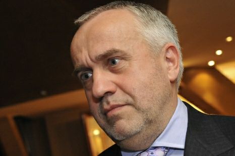 Šķēle atkal mēro ceļu uz tiesu