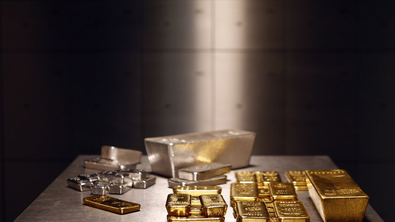 Zelta cena atgriežas virs 1100 dolāru atzīmes